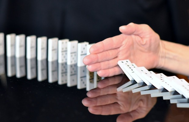 domino-hand